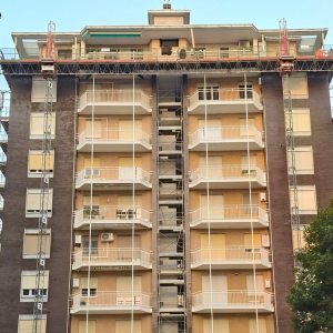 Ponteggio autosollevante - Arese
